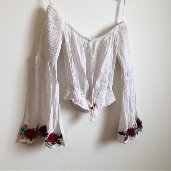 BAND OF GYPSIES Flare Sleeve Embroidered Crop Top - Picture 3 of 15